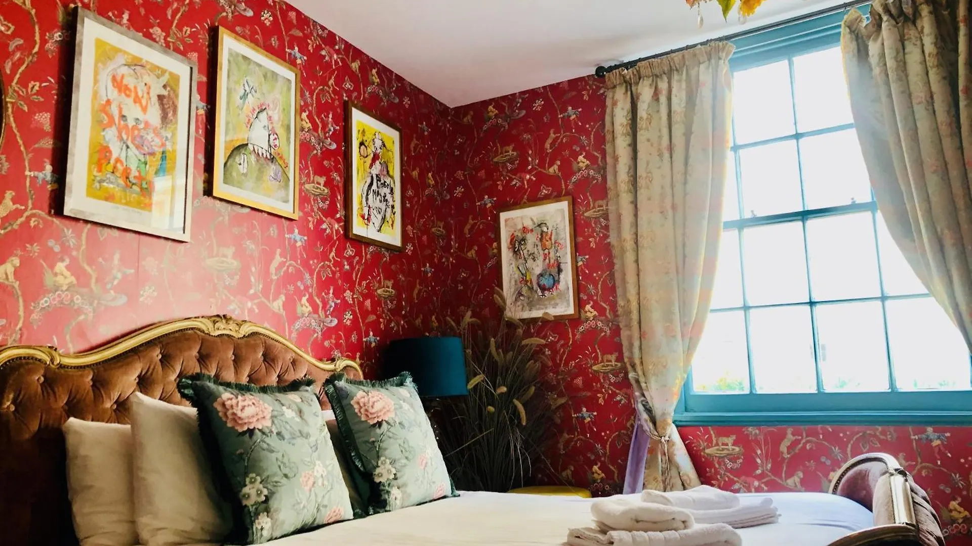 Scarlet Room At The Regency House location